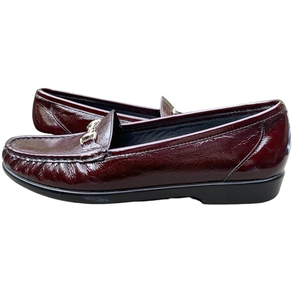 SAS Slip On Loafer 9.5 Narrow Metro Wine Patent Leather Comfort Burgundy